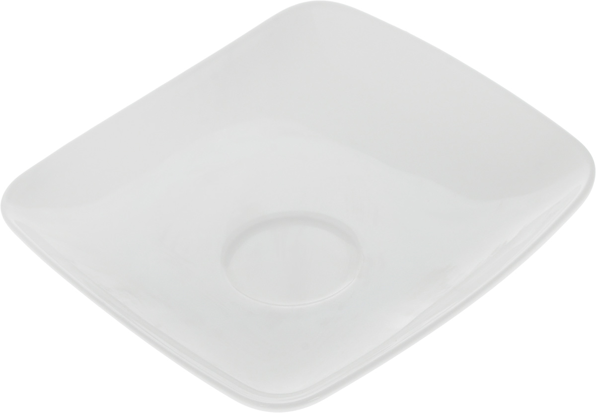 Блюдце Ariane Vital Square, 15 х 15 смAVSARN14015 Блюдце Ariane Vital Square, 15 х 15 смAVSARN14015Оригинальное блюдце Ariane Vital Square с приподнятым краем изготовлено из высококачественного фарфора с глазурованным покрытием. Изделие сочетает в себе изысканный дизайн с максимальной функциональностью. Блюдце прекрасно впишется в интерьер вашей кухни и станет достойным дополнением к кухонному инвентарю. Можно мыть в посудомоечной машине и использовать в микроволновой печи. Размер блюдца (по верхнему краю): 15 х 15 см. Максимальная высота блюдца: 3 см.