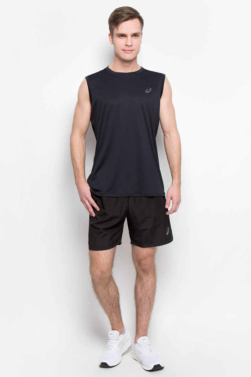 Шорты для бега мужские Asics, цвет: черный. 142898-0904. Размер M (48/50)142898-0904 Шорты для бега мужские Asics, цвет: черный. 142898-0904. Размер M (48/50)142898-0904Мужские шорты для бега Asics выполнены из полиэстера.Шорты имеют широкую эластичную резинку на поясе, обхват талии регулируется при помощи внутреннего шнурка-кулиски. Изделие дополнено двумя втачными карманами.