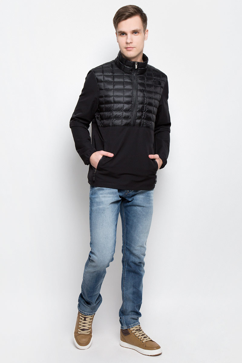 Ветровка мужская The North Face M Den Tb 1/4, цвет: черный. T92S4YJK3. Размер S (48)T92S4YJK3 Ветровка мужская The North Face M Den Tb 1/4, цвет: черный. T92S4YJK3. Размер S (48)T92S4YJK3Мужская спортивная ветровка The North Face M Den Tb 1/4 с длинными рукавами и воротником-стойкой застегивается на застежку-молнию на груди. Изделие дополнено двумя втачными карманами на молниях спереди. Верх ветровки выполнен из прочного нейлона и имеет стеганый узор.