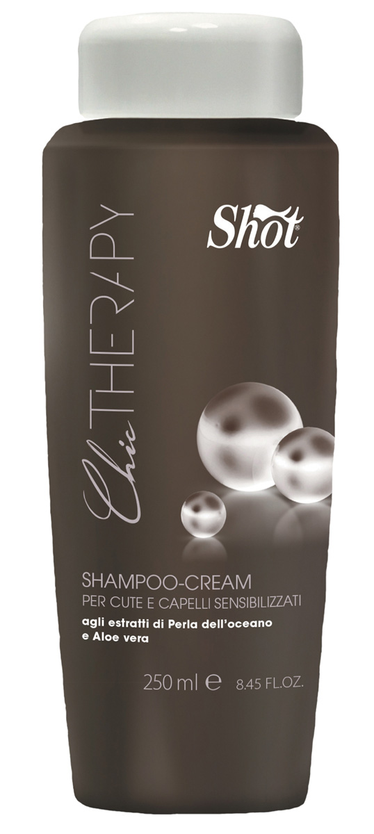 Shot Chic Therapy Shampoo-Cream Safe-Color - Шампунь-Крем с Экстрактом жемчуга и Алоэ Вера 250 млSHCT1234 Shot Chic Therapy Shampoo-Cream Safe-Color - Шампунь-Крем с Экстрактом жемчуга и Алоэ Вера 250 млSHCT1234Шампунь-крем специально разработан для поддержания окрашенных волос. Благодаря активным компонентам, таким как оливковое масло, алоэ вера и экстракт океанического жемчуга, восстанавливает волосы, сохраняя их цвет на более длительное время. Оказывает бактерицидное и успокаивающее воздействие на чувствительную кожу головы. Не содержит SLES! Мягко и эффективно очищает волосы от остатков средств после химической обработки и стайлинговых продуктов (лак, гель).
