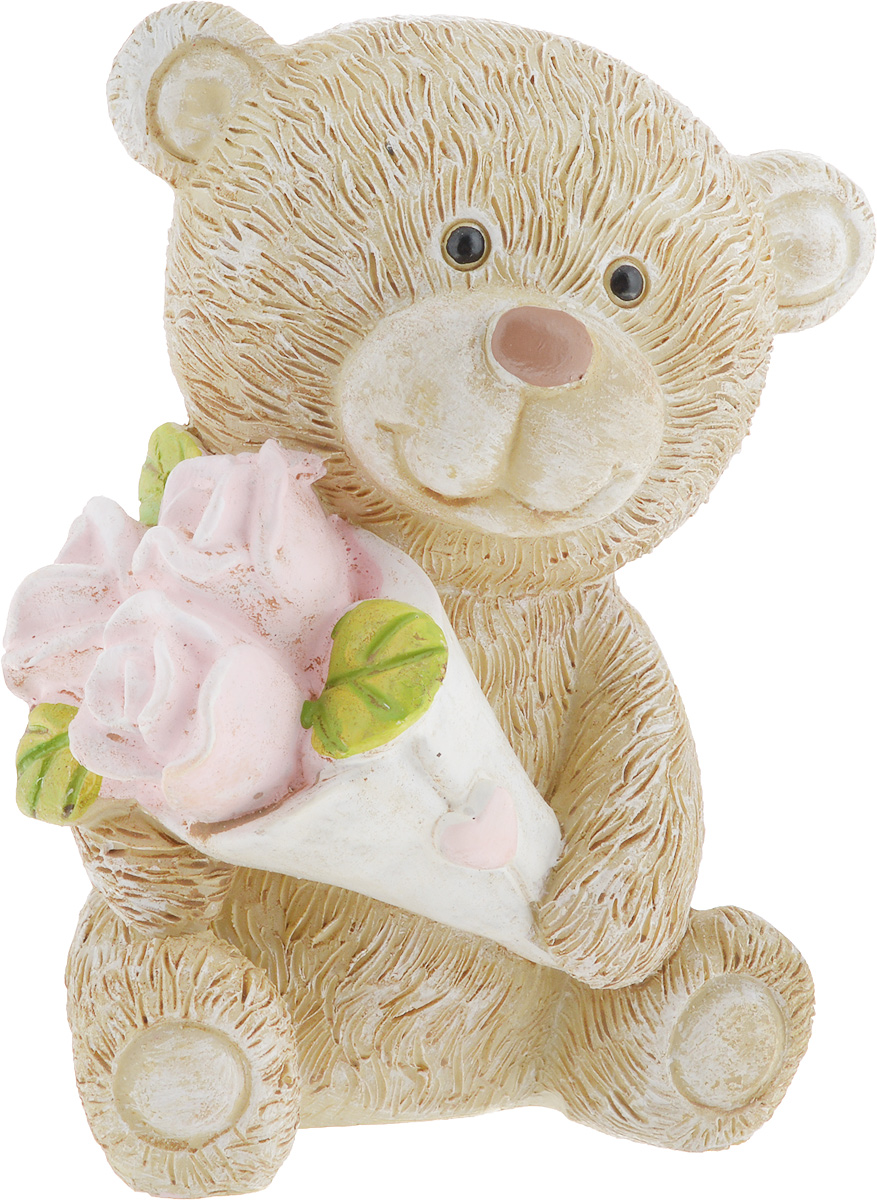 Фигурка декоративная Magic Home Мишка с букетом, 7,5 х 6 х 9,2 см44417 Фигурка декоративная Magic Home Мишка с букетом, 7,5 х 6 х 9,2 см44417Декоративная фигурка Мишка с букетом выполнена из полирезина. Такая фигурка прекрасно дополнит любой интерьер и станет хорошим подарком.