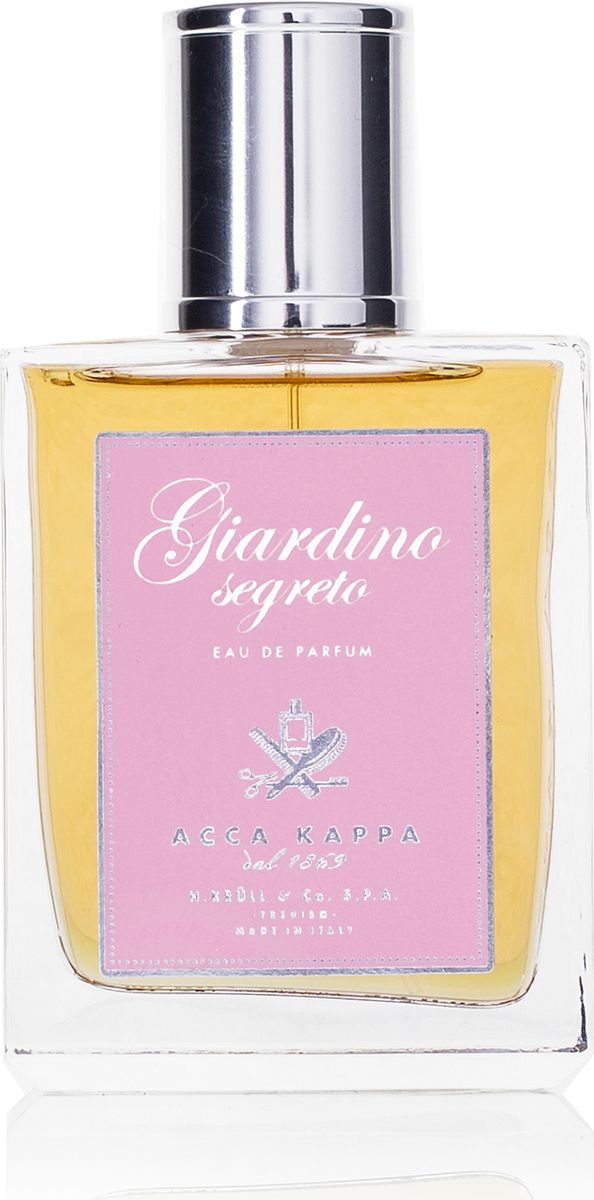 Acca Kappa Парфюмерная вода GIARDINO SEGRETO (Таинственный Сад) 100 мл853470 Acca Kappa Парфюмерная вода GIARDINO SEGRETO (Таинственный Сад) 100 мл853470В задней части виллы, построенной в 1800 году на холмах Венето, запрятан секретный сад, любовь к которому вдохновила Элизу Гера на создание духов. Это волшебное место, где сплетаются свет и тени, а розы, гортензии, сирень и ирисы исполняют прекрасную симфонию цвета и аромата; здесь взрослые ходят на цыпочках, а дети играют в прятки. Giardino Segreto – мягкий и соблазнительный аромат для леди, мастерски исполненная гармония из эфирных масел, цветочных экстрактов, пряностей и древесных эссенций, в основе которой лежит изысканный аромат абсолюта грасской розы. Помимо этого ценного абсолюта, в состав входят эссенции иланг-иланга, розы, розового перца, гвоздики, жасмина, пачули, гаитянского ветивера, сандала и семян амбретты.
