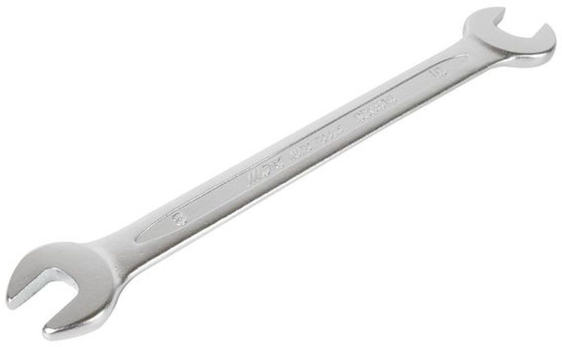 Ключ гаечный рожковый JTC, 8 х 10 ммJTC-GD0810 Ключ гаечный рожковый JTC, 8 х 10 ммJTC-GD0810Ключ гаечный рожковый JTC изготовлен из высококачественной хром-ванадиевой стали. Тело ключа изготовлено методом горячей ковки, что придает ему высокую прочность и долговечность. Финишное прочное хромированное покрытие защищает ключ от воздействия коррозии, делает его более износостойким и легко очищается от загрязнений. Продуманный профиль накидной части ключа смещает пятно контакта с ребра грани на ее поверхность, что предотвращает повреждение болтов и гаек даже при самых высоких нагрузках.Эргономичный профиль рукоятки ключа позволяет развивать большее усилие без риска повреждения кистей рук. Встроенный прочный трещоточный механизм значительно повышает производительность труда и снижает нагрузки на организм.Размер: 8 х 10 мм. Длина: 14 см.