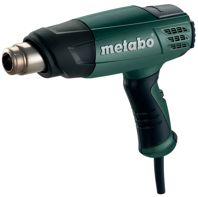 Фен технический Metabo H 16-500, 1600 Вт601650000 Фен технический Metabo H 16-500, 1600 Вт601650000Технический фен Metabo H 16-500 - универсальное изделие с огромным спектром применения. Технический фен предназначен для генерации горячего воздуха, который может быть использован для сушки или снятия лакокрасочных покрытий, для сушки клеевых соединений и клейки путем нагрева, для сушки штукатурки, шпатлевки, изделий из гипса и аналогичных материалов, для монтажа окантовок, трубок методом горячей усадки, посадки с нагревом, горячей деформации, размораживания труб, разъема резьбовых соединений, сушки влаги, пайки, лужения, дезинфекции. Особенности: - Высококачественный керамический нагреватель, мощный двигатель и оптимальное охлаждение инструмента для длительного срока службы.- Удобство в обращении (благодаря эргономичному дизайну и рукоятке с противоскользящей поверхностью с эластичной накладкой Softgrip).