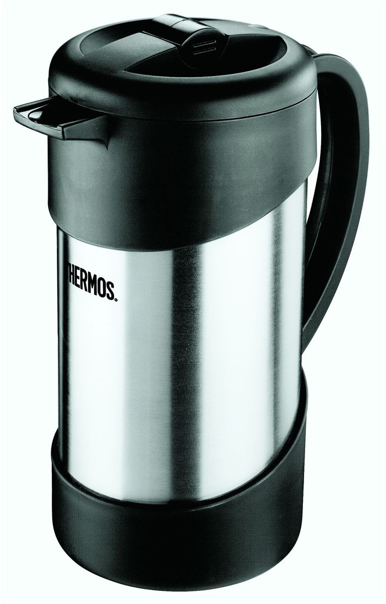 Термос-кофепресс Thermos, цвет: стальной, 1 л. NCI 1000836564 Термос-кофепресс Thermos, цвет: стальной, 1 л. NCI 1000836564Термос кофе-пресс Thermos выполнен из нержавеющей стали со стальной колбой для заваривания молотого кофе. Также термос хорош для заваривания чая и травяных настоев.Принцип его действия основан на поршневой системе отжима, как у стеклянных кофе-пресс, но при этом можно наслаждаться вкусом и ароматом свежеприготовленного напитка 6 часов. Термос сохраняет напитки горячими в три раза дольше по сравнению с обычным кофе-прессом со стеклянной колбой. Легкость в использовании: засыпать в кофе-пресс молотый кофе, залить кипящую воду, накрыть крышкой с ситечком, через 3-5 минут опустить поршень вниз.Объем: 1л .