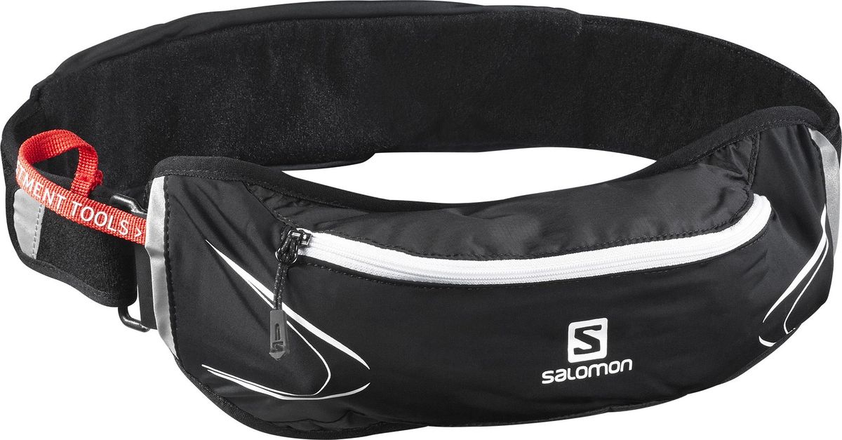 Сумка на пояс Salomon Agile 500 Belt Set, с бутылкой, цвет: черный, белыйL39406400 Сумка на пояс Salomon Agile 500 Belt Set, с бутылкой, цвет: черный, белыйL39406400Сумка на пояс Salomon Agile 500 Belt Set повышает мобильность и функциональность в любом забеге. Благодаря универсальному размеру и возможности подгонки облегчает выбор и подойдет бегунам с тонкой талией. Суперэластичный пояс не смещается даже при прыжках и обеспечивает быстрый доступ к мягкой фляге и другим нужным вещам. Отлично подходит для тренировок в городе или в горах.Объем бутылки: 500 мл.