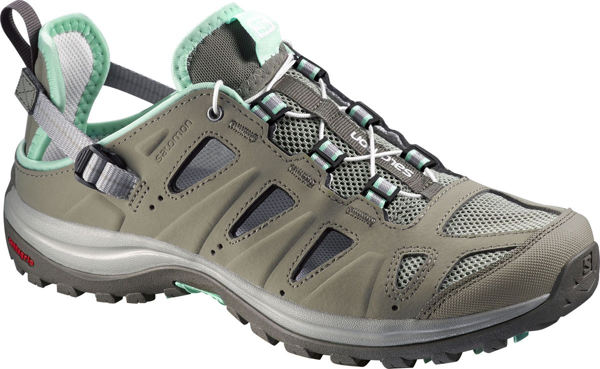 Кроссовки женские Salomon Ellipse Cabrio, цвет: серый. L37955600. Размер 6 (38)L37955600 Кроссовки женские Salomon Ellipse Cabrio, цвет: серый. L37955600. Размер 6 (38)L37955600Трекинговые кроссовки Salomon Ellipse Cabrio выполнены из сочетания быстросохнущего синтетического материала, который выглядят как кожа, и сетчатого текстиля. По канту модель оформлена текстильной нашивкой для лучшего прилегания к ноге, по бокам - перфорацией для лучшей воздухопроницаемости. Удобная шнуровка с фиксатором и регулируемый ремешок с пластиковой пряжкой в области пятки гарантируют надежную фиксацию обуви на ноге. Текстильная подкладка и стелька из ЭВА материала с текстильным верхним покрытием обеспечивают дополнительный комфорт и предотвращают натирание. Задник дополнен ярлычком для более удобного надевания обуви, язычок - текстильной нашивкой с символикой бренда, одна из боковых сторон - принтом в виде логотипа бренда. Технология Contagrip обеспечивает надежность сцепления и высокую износостойкость подошвы благодаря продуманной геометрии и плотности протектора. Такие кроссовки отлично подойдут как для занятия спортом, так и для активного отдыха в сырую или сухую погоду жарким летом.