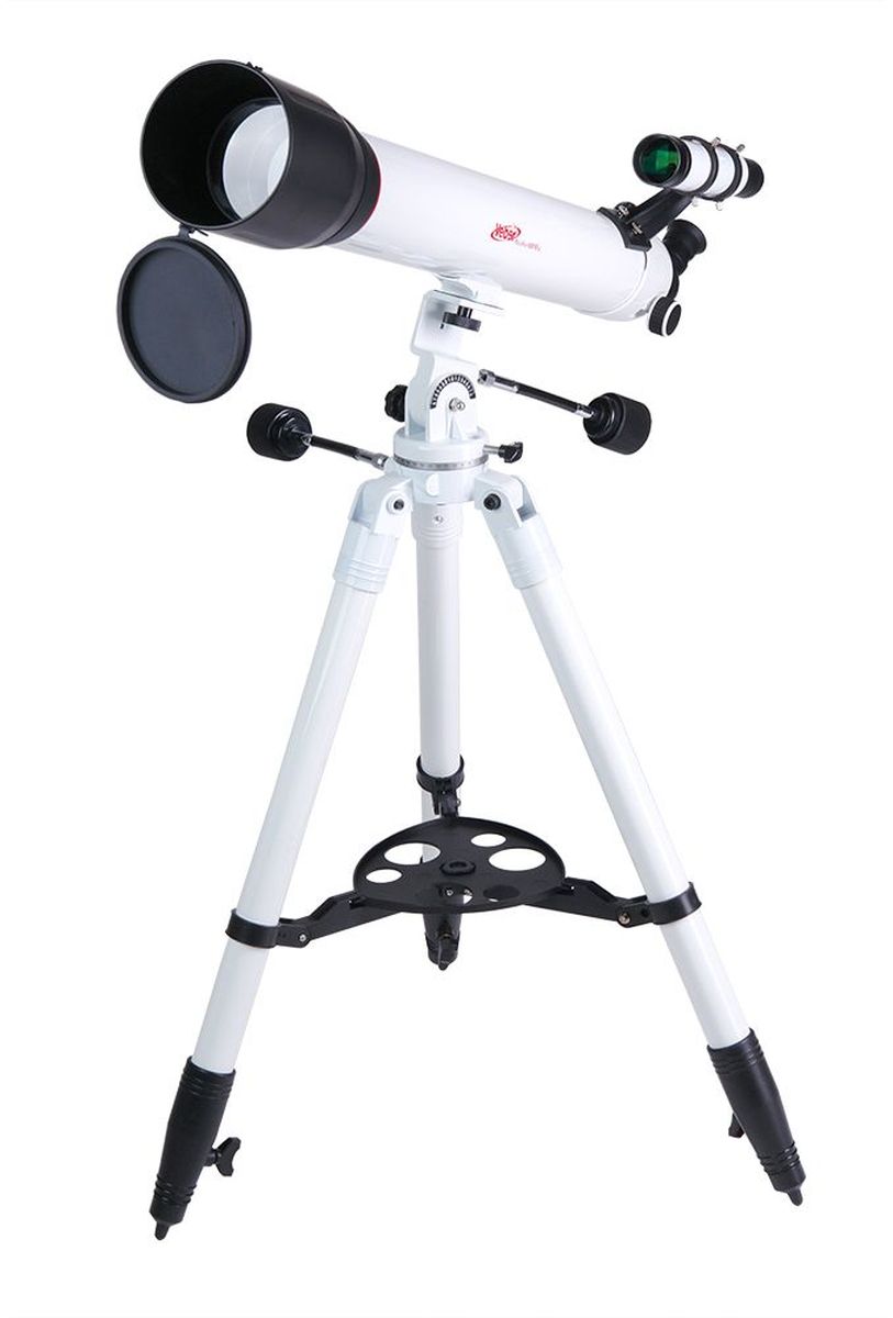 Veber 900/90 AZ PolarStar телескоп23706 Veber 900/90 AZ PolarStar телескоп23706Телескоп Veber Polarstar 900/90 AZ — это солидный линзовый телескоп (рефрактор), который дает четкое, контрастное изображение.Просветленный ахроматический объектив с диаметром 90 мм, собирает света на 60% больше, чем 70 мм и позволяет наблюдать не только небесные, но и очень удаленные земные объекты. Картинка резкая, без окрашенности изображения по краю поля зрения. В этот телескоп вы сможете увидеть детали на дисках планет, кратеры Луны, многие туманности и звездные скопления (вплоть до 13 м звездной величины). Для земных наблюдений рекомендуется использовать окуляр К20, с которым увеличение телескопа будет 45х, при этом ближняя точка фокусировки составит 22,5 м.Обратите внимание, этот телескоп дает прямое (не перевернутое) изображение. Кроме того, наличие в окулярном блоке оборачивающей призмы (а не диагонального зеркала, как в аналогичных моделях других фирм), делает изображение не зеркальным (где левое и правое меняются местами), а таким, каким вы видите его невооруженным глазом. Для удобства наблюдения (из положения стоя или сидя), окулярную часть вместе с призмой можно поворачивать, 8 фиксированных положений. С помощью искателя (входит в комплект, увеличение 6х, крепится к телескопу) можно быстро навестись на цель наблюдения.Телескоп снабжен азимутальной монтировкой AZ (металл). Такой монтировкой удобнее пользоваться, если вы наблюдаете наземные объекты. Две рукоятки позволяют точно наводиться на объект и управлять приборомпо вертикали и по горизонтали. Имеется фиксатор найденного положения.Телескоп поставляется со стальным штативом с возможностью регулировки высоты. Распорки для ножек служат не только для повышения устойчивости, но и в качестве подставки под полочку для аксессуаров (идет в комплекте). Сумка для переноски, в которую укладывается весь комплект, позволяет безопасно (для оптики и внешнего вида) транспортировать прибор для выездов на природу или при походах в гости.