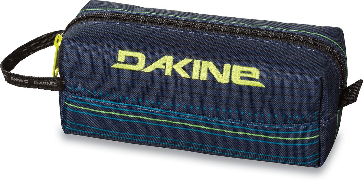 Сумка для аксессуаров Dakine Accessory, цвет: темно-синий, мультицвет, 0,3 л00127115 8160105 Сумка для аксессуаров Dakine Accessory, цвет: темно-синий, мультицвет, 0,3 л00127115 8160105Сумка для аксессуаров Dakine Accessory выполнена из полиэстера и застегивается на молнию. Можно использовать в качестве пенала, косметички, сумочки для проводов.
