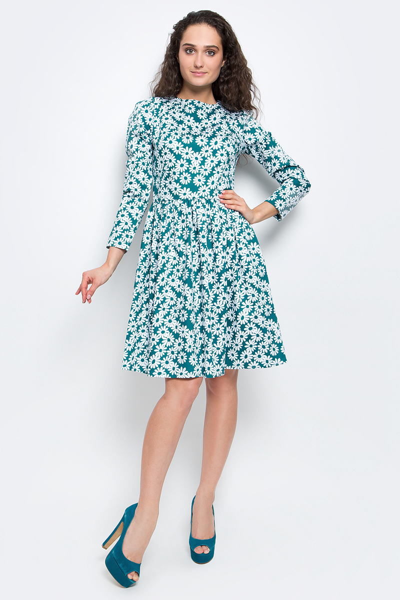 Платье Baon, цвет: изумрудный, белый. B457006_Teal Printed. Размер L (48)B457006_Teal Printed Платье Baon, цвет: изумрудный, белый. B457006_Teal Printed. Размер L (48)B457006_Teal PrintedСтильное платье Baon выполнено из эластичного хлопка с принтом в ромашку. Модель с круглым вырезом горловины, пышной юбкой и длинными рукавами подарит вам комфорт в течение всего дня. Платье застегивается на потайную молнию на спинке. В таком платье вы будете выглядеть элегантно и женственно.