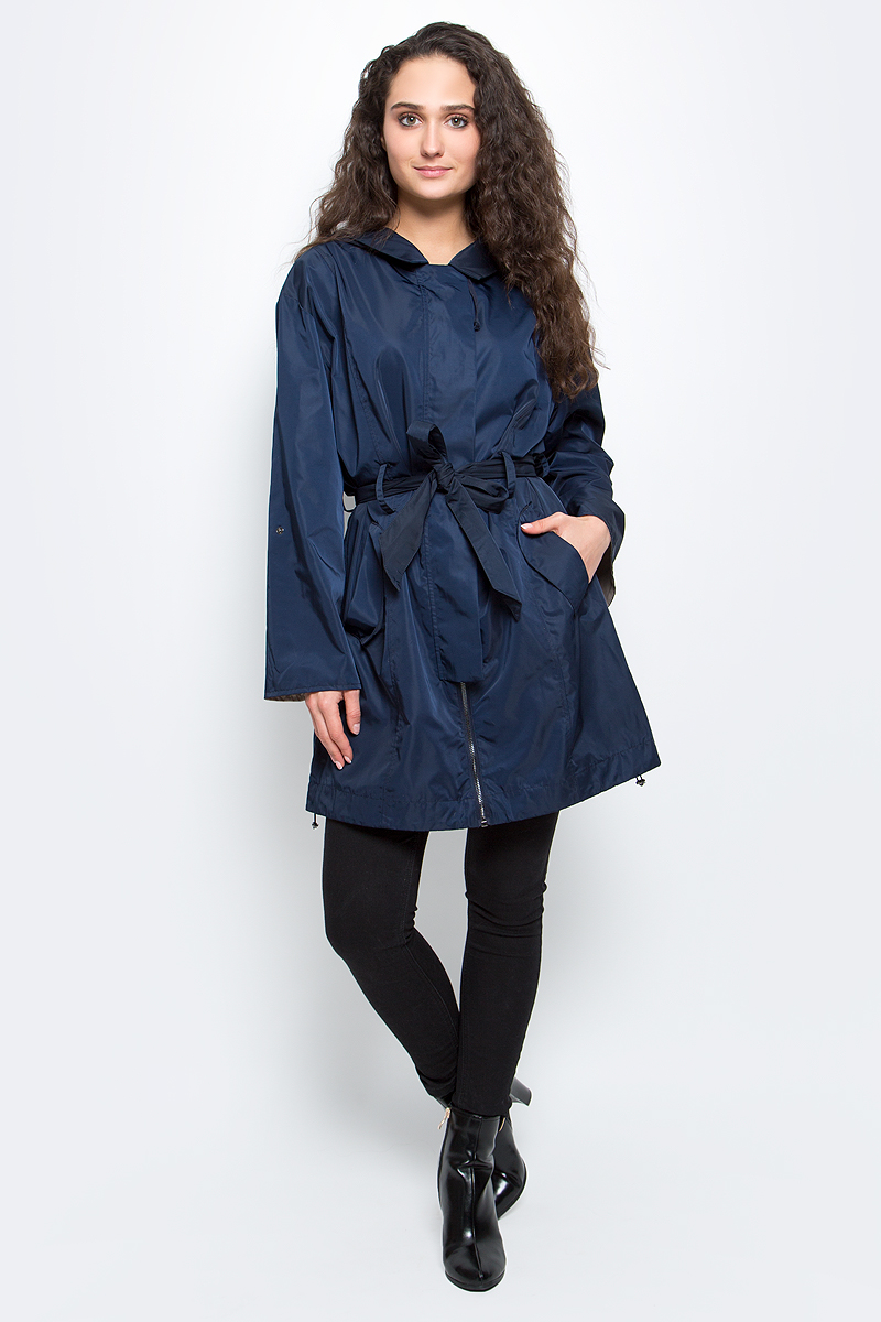 Плащ женский Baon, цвет: темно-синий. B087112_Dark Navy. Размер 5XL (58)B087012/B087112_Dark Navy Плащ женский Baon, цвет: темно-синий. B087112_Dark Navy. Размер 5XL (58)B087012/B087112_Dark NavyЭлегантный женский плащ Baon выполнен из плотного качественного материала с подкладкой. Модель приталенного силуэта с несъемным капюшоном на кулиске застегивается на застежку-молнию и имеет ветрозащитный клапан на кнопках. Удлиненная спинка изделия дополнена шлицей. По нижнему краю предусмотрена кулиска для регулировки объема. Плащ дополнен двумя боковыми карманами. Длина рукава регулируется при помощи хлястика на кнопке. В комплект входит пояс. Стильный плащ прекрасно дополнит весенний гардероб современной и модной девушки.
