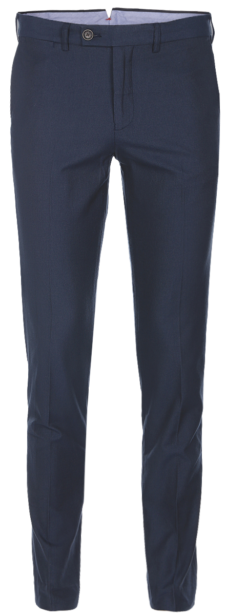 Брюки мужские Baon, цвет: темно-синий. B797006_Deep Navy Checked. Размер M (48)B797006_Deep Navy Checked Брюки мужские Baon, цвет: темно-синий. B797006_Deep Navy Checked. Размер M (48)B797006_Deep Navy CheckedСтильные мужские брюки Baon со стрелками выполнены из плотного хлопка. Модель прямого кроя и стандартной посадки застегивается на ширинку с застежкой-молнией, а также на пуговицу в поясе. На поясе предусмотрены шлевки для ремня. Брюки оснащены двумя боковыми карманами и двумя втачными карманами с клапанами сзади.