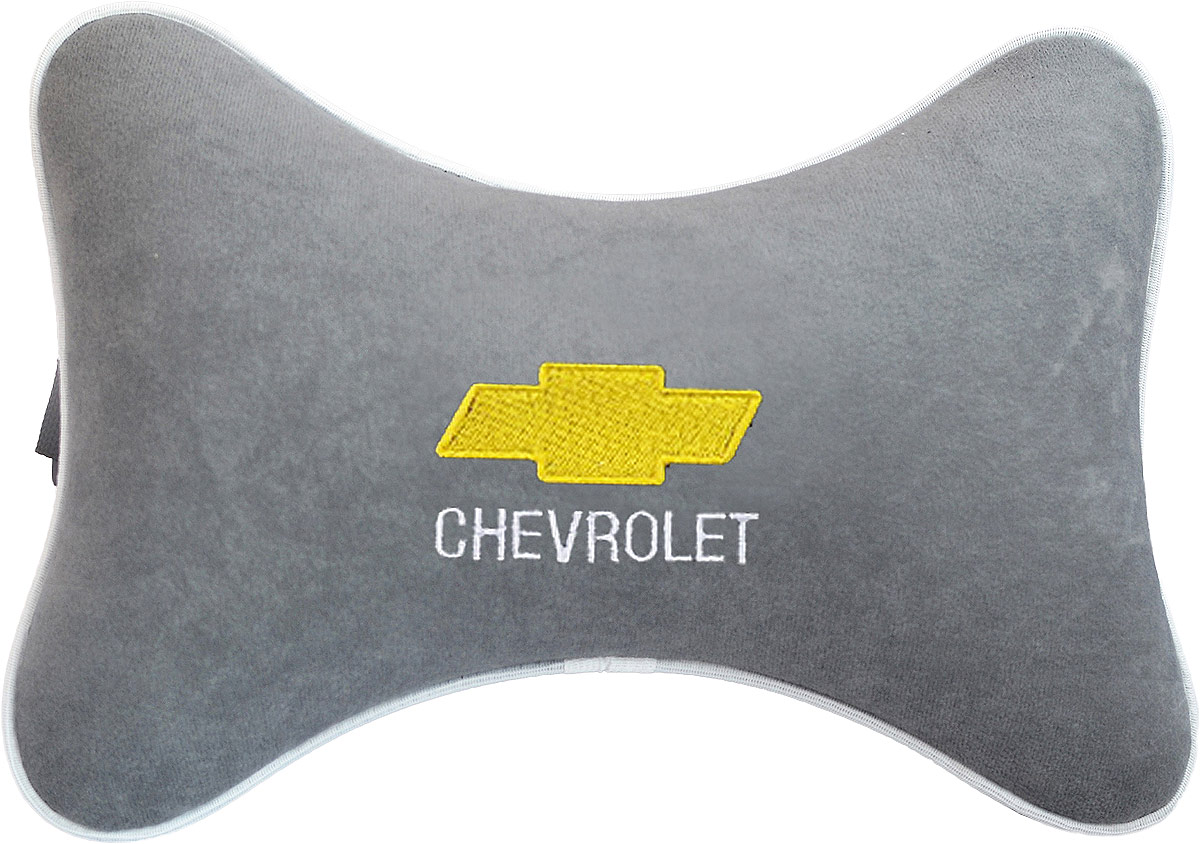 Подушка на подголовник Auto Premium Chevrolet, цвет: серый. 3744537445 Подушка на подголовник Auto Premium Chevrolet, цвет: серый. 3744537445Подушка на подголовник в машину с вышивкой автологотипа отличное дополнение для салона вашего авто. Мягкая подушка, изготовленная из матовой экокожи, будет удобна пассажиру. Она долго не перестанет радовать вас своим видом. Оптимальный размер подушки не загромождает салон автомобиля. Размер подушки: 30 х 20 см.