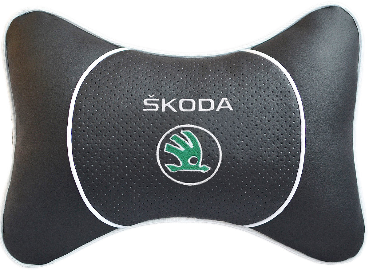 Подушка на подголовник Auto Premium Skoda, цвет: черный. 3753237532 Подушка на подголовник Auto Premium Skoda, цвет: черный. 3753237532Подушка на подголовник Люкс выполнена из черной гладкой экокожи, вставка из черной перфорированной экокожи имеет обрамление мягким кантом. Для нанесения вышивки используются высококачественные итальянские нитки. Подушка на подголовник - это прежде всего лучший способ создать комфорт для шеи и головы во время пребывания в автомобильном кресле. Такая подушка будет удобна как водителю, так и пассажиру.