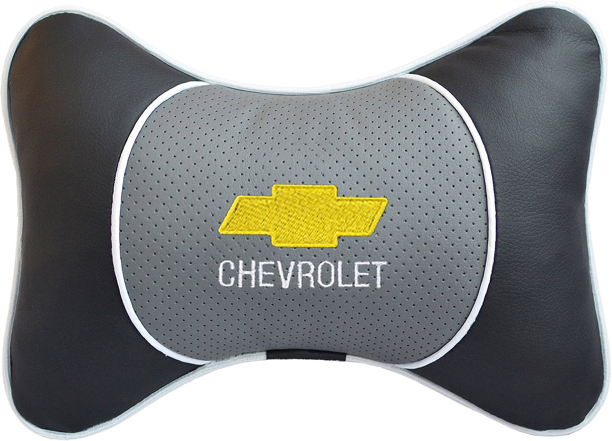 Подушка на подголовник Auto Premium Chevrolet, цвет: серый, черный. 3754537545 Подушка на подголовник Auto Premium Chevrolet, цвет: серый, черный. 3754537545Подушка на подголовник Auto Premium. Люкс выполнена из черной гладкой экокожи, вставка из серой перфорированной экокожи имеет обрамление мягким кантом. Для нанесения вышивки используются высококачественные итальянские нитки. Экокожа - это дышащий материал, который имеет повышенный ресурс и прочность. Легко чистится влажной тряпкой, не требует стирки, не впитывает пыль и грязь. Подушка на подголовник - это лучший способ создать комфорт для шеи и головы во время пребывания в автомобильном кресле. Большинство штатных подголовников устроены так, что до них попросту не дотянуться. Данный аксессуар полностью решает эту проблему, создавая мягкую ортопедическою поддержку. Особенности: - Подушка крепится к сиденью, а это значит один раз поставил - и забыл. - Меньше утомляемость - а следовательно выше внимание и концентрация на дороге. - Одинакова удобна для пассажира и водителя.