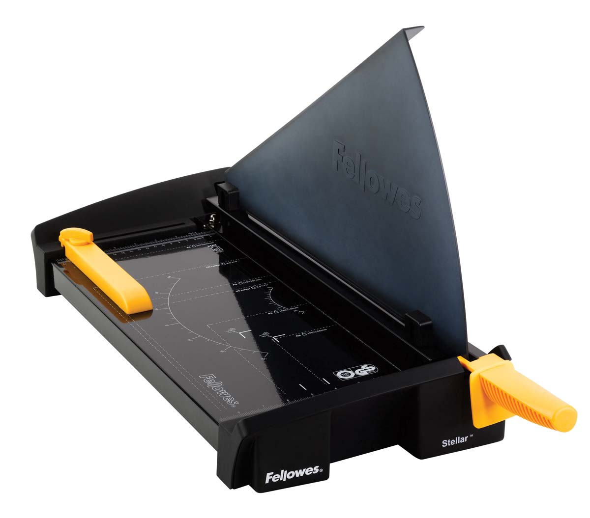 Fellowes Stellar A3 резак сабельныйFS-54384 Fellowes Stellar A3 резак сабельныйFS-54384Резак сабельный SafeCut™ Stellar A3 идеален для частого использования в офисе.Длина реза 455мм, стопа 2мм (20 листов 80гр/м2).Запатентованный SafeCut™ защитный экран предотвращает вероятность прикосновения пользователя к ножу резака во время работы.Защитный экран уже установлен, перед использованием его необходимо развернуть, что снимает проблему его неправильной установки.Без развернутого защитного экрана, резак не работает.Профессиональное лезвие из нержавеющей стали, выдерживающее огромные нагрузки.Авто-зажим бумаги, для более точного реза.Фиксируемый крепеж края бумаги для работы с большими тиражами.Прочное металлическое основание на нескользящих ножках.