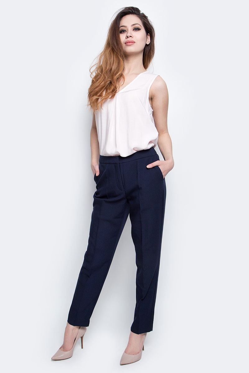 Брюки женские Baon, цвет: темно-синий. B297001_Dark Navy. Размер M (46)B297001_Dark Navy Брюки женские Baon, цвет: темно-синий. B297001_Dark Navy. Размер M (46)B297001_Dark NavyБрюки Baon выполнены из полиэстера и вискозы с добавлением эластана. Модель со стандартной посадкой имеет гульфик с молнией и крючками. Брюки оснащены накладными карманами. Сзади расположены декоративные втачные карманы.
