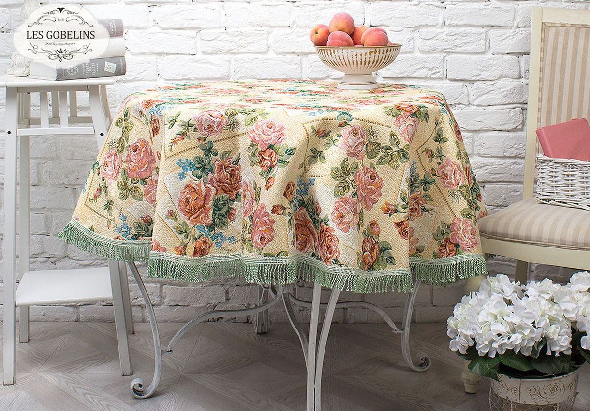 Скатерть Les Gobelins Rose Delicate, круглая, диаметр 160 смlns239828 Скатерть Les Gobelins Rose Delicate, круглая, диаметр 160 смlns239828Круглая скатерть Les Gobelins Rose Delicate выполнена из гобелена: 5% хлопка и 95% полиэстера. По краю украшена бахромой.Использование такой скатерти сделает застолье торжественным.Расположение рисунка на скатерти соответствует фотографии.