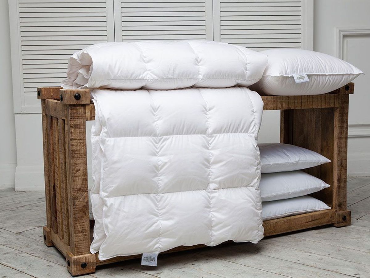 Подушка William Roberts White Splendid Down, мягкая, наполнитель: гусиный белый пух, 50 х 70 смwlr233230 Подушка William Roberts White Splendid Down, мягкая, наполнитель: гусиный белый пух, 50 х 70 смwlr233230Мягкая подушка William Roberts White Splendid Down прекрасно подойдет тем, кто спит на животе. Наполнитель выполнен из гусиного белого пуха высокого качества. Чехол выполнен из хлопкового сатина. Подушка простегана.