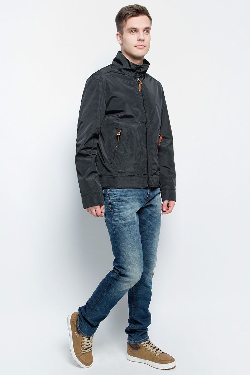 Ветровка мужская Baon, цвет: темно-синий. B607004_Deep Navy Checked. Размер L (50)B607004_Deep Navy Checked Ветровка мужская Baon, цвет: темно-синий. B607004_Deep Navy Checked. Размер L (50)B607004_Deep Navy CheckedВетровка мужская Baon выполнена из 100% полиэстера. Застёжки-молнии на изделии дополнены эргономичными держателями из искусственной кожи. Воротник застёгивается на пуговицы. Внутри имеются потайной карман на молнии и карман-отделение с пуговицей.