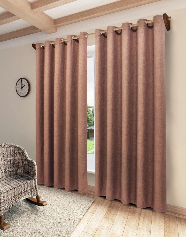 Штора Sanpa Home Collection Хезер, на люверсах, цвет: брусничный, высота 260 смHP9893/1/1H Хезер бруснич, , 200*260 см Штора Sanpa Home Collection Хезер, на люверсах, цвет: брусничный, высота 260 смHP9893/1/1H Хезер бруснич, , 200*260 смШтора Хезер в классическом однотонном исполнении изготовлена из ткани рогжка.Рогожка - вид ткани, которая относится к шенилловым материалам. Она отличается привлекательным внешним видом: шелковистый блеск, гладкая поверхность. Хорошо сочетается с другими видами текстильных полотен и кожей.Изделие оснащено металлическими люверсами для подвешивания на карниз-трубу, которые гармонично смотрятся и легко скользят по карнизу. Штора на люверсах идеально подойдет для гостиной или спальни и великолепно украсит любое окно.