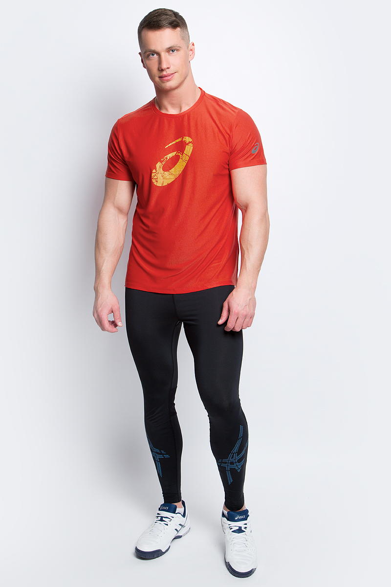 Футболка для бега мужская Asics Graphic SS Top, цвет: красный. 134085-0626. Размер XXL (54/56)134085-0626 Футболка для бега мужская Asics Graphic SS Top, цвет: красный. 134085-0626. Размер XXL (54/56)134085-0626Стильная мужская футболка для бега Asics Graphic SS Top, выполненная из высококачественного полиэстера с применением технологии Motion Dry, обладает высокой воздухопроницаемостью, а также превосходно отводит влагу от тела, оставляя кожу сухой даже во время интенсивных тренировок. Такая футболка великолепно подойдет как для повседневной носки, так и для спортивных занятий. Комфортные плоские швы исключают риск натирания и раздражения.Модель с короткими рукавами и круглым вырезом горловины - идеальный вариант для создания модного спортивного образа. Футболка оформлена крупным логотипом бренда на груди. Такая футболка идеально подойдет для занятий спортом, бега и фитнеса. В ней вы всегда будете чувствовать себя уверенно и комфортно.