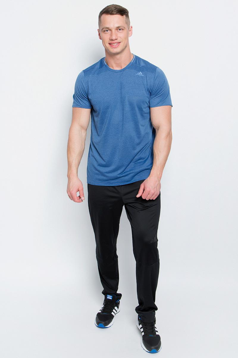 Футболка для бега мужская adidas Sn Ss Tee M, цвет: светло-синий. S97944. Размер L (52/54)S97944 Футболка для бега мужская adidas Sn Ss Tee M, цвет: светло-синий. S97944. Размер L (52/54)S97944Мужская спортивная футболка Adidas Sn Ss Tee M изготовлена из полиэстера с добавлением полиэфира по технологии climalite, что обеспечивает быстрое влагоотведение с поверхности тела. Модель с круглой горловиной и короткими рукавами. Однотонная футболка декорирована принтом с логотипом бренда и светоотражающими полосами на спинке.