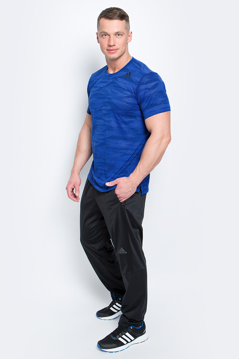 Футболка мужская Adidas Freelift Ak, цвет: синий, голубой. BK6099. Размер L (52/54)BK6099 Футболка мужская Adidas Freelift Ak, цвет: синий, голубой. BK6099. Размер L (52/54)BK6099Мужская футболка Adidas Freelift Ak изготовлена из качественного полиэстера с технологией climalite. Модель с круглой горловиной и короткими рукавами. Футболка спереди декорирована термопринтом с логотипом и названием бренда. Спинка слегка удлинена, имеются небольшие боковые разрезы.