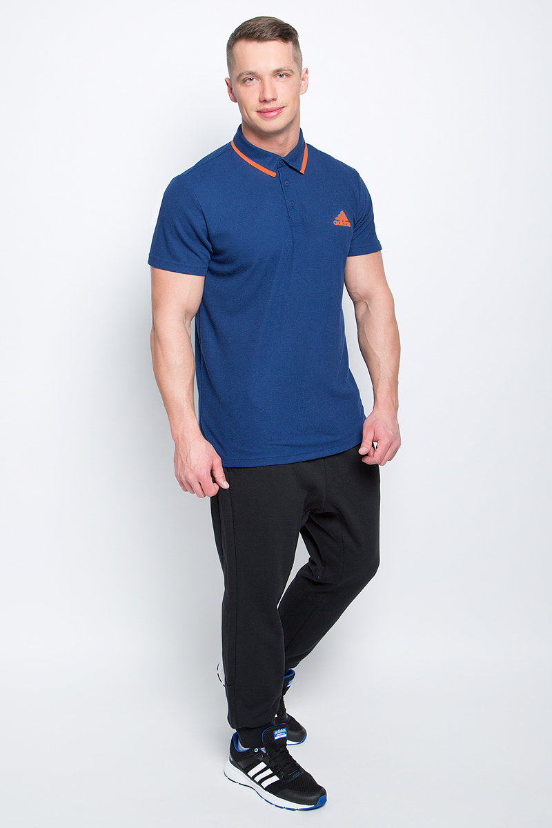Поло для тенниса мужское Adidas Essex Polo, цвет: синий. BJ8759. Размер L (52/54)BJ8759 Поло для тенниса мужское Adidas Essex Polo, цвет: синий. BJ8759. Размер L (52/54)BJ8759Мужское поло для тенниса Adidas Essex Polo изготовлено из тонкого полиэстера. Классическая модель с короткими рукавами и отложным воротником застегивается спереди на три пуговицы. Передняя часть декорирована принтом с логотипом и названием бренда, воротник отделан контрастным кантом.