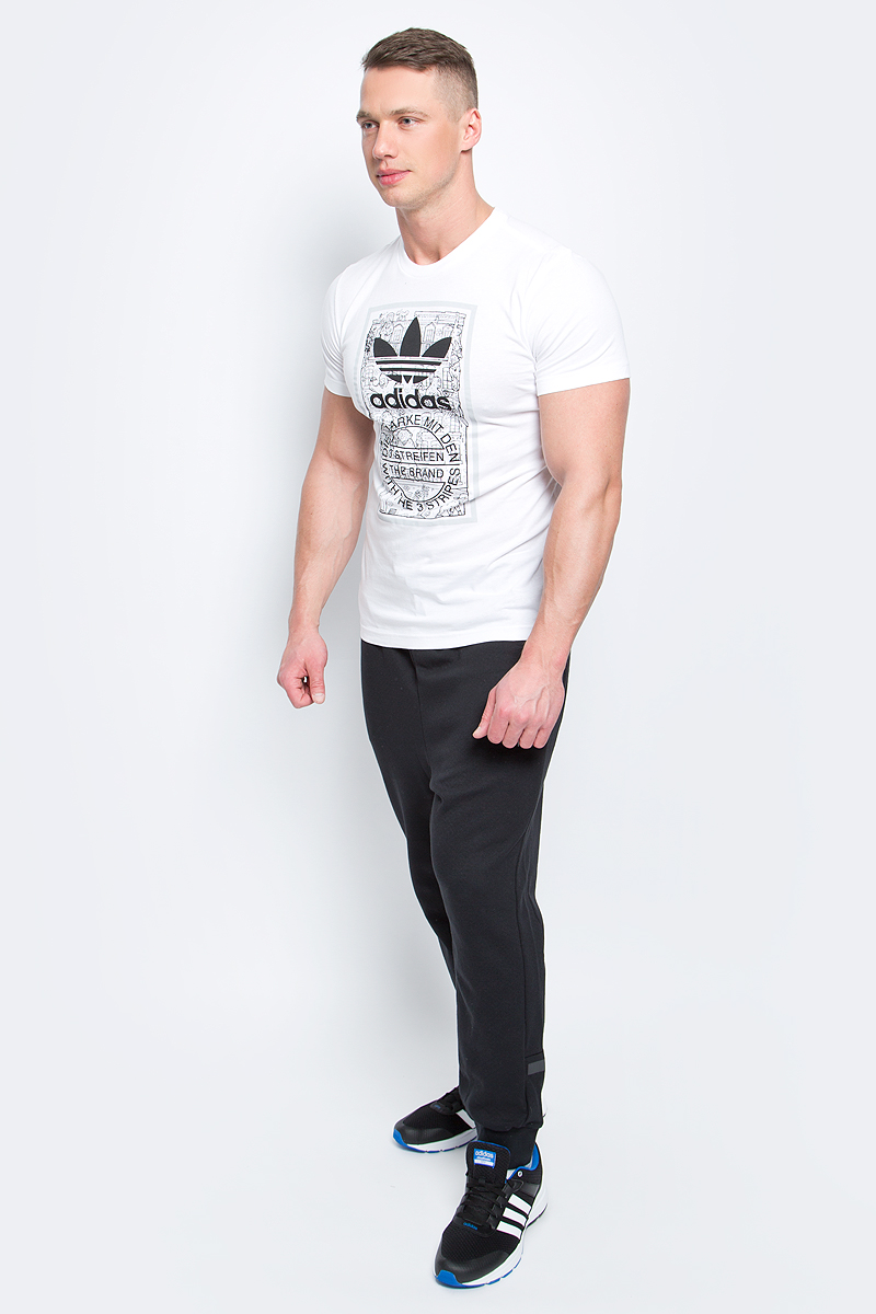 Футболка мужская adidas Graphic T Mthly, цвет: белый. BP8988. Размер L (52/54)BP8988 Футболка мужская adidas Graphic T Mthly, цвет: белый. BP8988. Размер L (52/54)BP8988Мужская футболка Adidas Graphic T Mthly изготовлена из качественного натурального хлопка. Модель с круглой горловиной и короткими рукавами. Принт на футболке изображает кирпичную стену дома в викторианском стиле и штамп с надписью The Brand With The 3 Stripes.