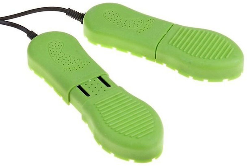 Irit IR-3705, Green сушка для обуви79 02467 Irit IR-3705, Green сушка для обуви79 02467Irit IR-3705- сушка для обуви, которая поможет вашей обуви стать сухой после прогулки по лужам или снегу. Температура нагрева элементов 65-80 °С. Сушилка изготовлена из пластика.Для сушки расположите обувь на ровной, сухой поверхности. Поместите нагревательные элементы в обувь. Убедитесь, что рабочее напряжение в вашей сети соответствует напряжению прибора. Включите прибор в розетку. Оставьте прибор включенным на 1-3 часа в зависимости от степени влажности обуви. После выключения прибора подождите некоторое время до остывания нагревательных элементов.Мощность: 10 Вт