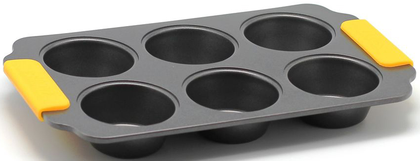 Форма для выпечки маффинов Zanussi Amalfi, 6 ячеек, цвет: черный. ZAC34413CFZAC34413CF Форма для выпечки маффинов Zanussi Amalfi, 6 ячеек, цвет: черный. ZAC34413CFZAC34413CFКоллекция форм серии Amalfi является хорошим приобретением любой хозяйки. Товар бренда Zanussi - металлические формы - пользуется высоким спросом, его отличает высокое качество и удобный размер. Изделия выполнены из толстой углеродистой стали. Отличительной особенностью серии являются силиконовые ручки на изделии, благодаря которым Вам не прийдется пользоваться дополнительными средствами для вытаскивания формы из духовки. Форма имеет антипригарное покрытие и утолщенные стенки, которые гарантируют равномерное пропекание изделия. Можно использовать в духовке до 230 градусов. Главное преимущество стальных форм - это абсолютная химическая нейтральность и экологичность.