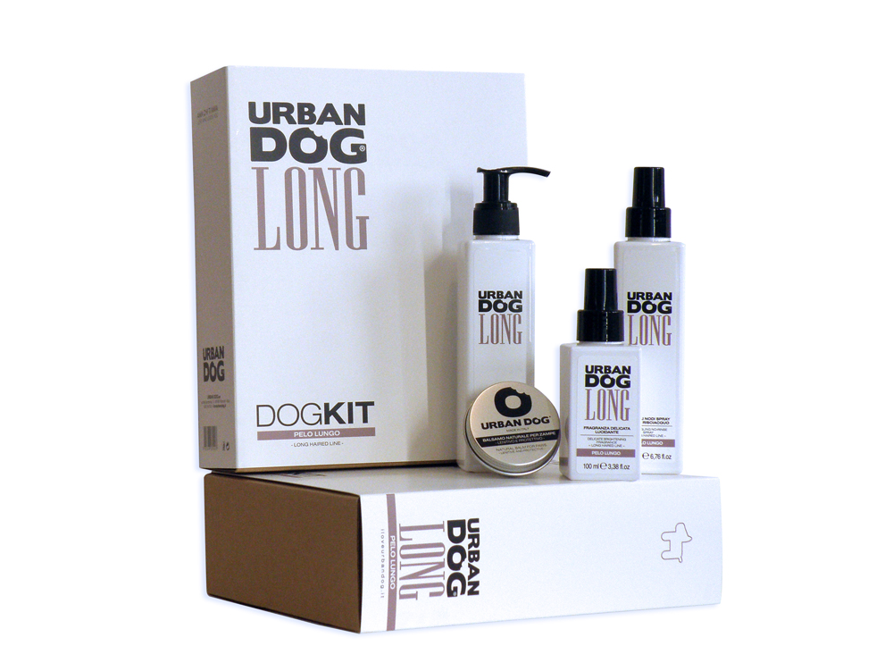 Набор Urban Dog для собак длинношерстных пород, 4 предметаUD102KL Набор Urban Dog для собак длинношерстных пород, 4 предметаUD102KLDOGKIT Long служит для очистки и ухода за шерстью и кожей собак длинношерстных пород. Формулы специально разработаны для облегчения расчесывания шерсти и распутывания колтунов. Кератин укрепляет стебель, поэтому шерсть визуально приобретает больший блеск, объем, силу и прочность. В набор входит: шампунь 2 в 1 для распутывания и удаления плохого запаха 200 мл, спрей для расчесывания колтунов без ополаскивания 200 мл, нежный ароматизатор для придания блеска 100 мл, натуральный бальзам для лап 30 мл.