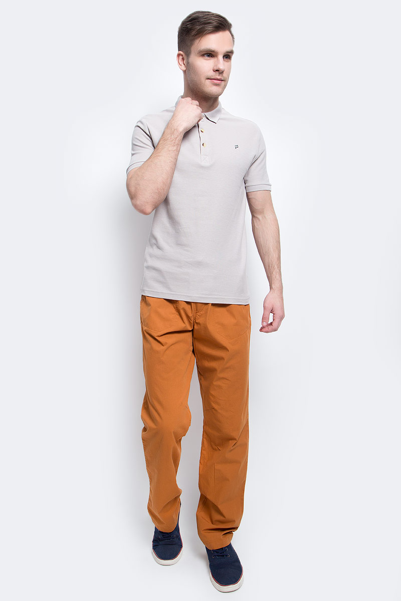 Брюки мужские Finn Flare, цвет: коричневый. S17-42006_611. Размер M (48)S17-42006_611 Брюки мужские Finn Flare, цвет: коричневый. S17-42006_611. Размер M (48)S17-42006_611Стильные мужские брюки Finn Flare станут отличным дополнением к вашему гардеробу. Модель изготовлена из высококачественного хлопка, она великолепно пропускает воздух и обладает высокой гигроскопичностью. Застегиваются брюки на пуговицу и ширинку на застежке-молнии. На поясе имеются шлевки для ремня. Эти модные и в тоже время удобные брюки помогут вам создать оригинальный современный образ. В них вы всегда будете чувствовать себя уверенно и комфортно.
