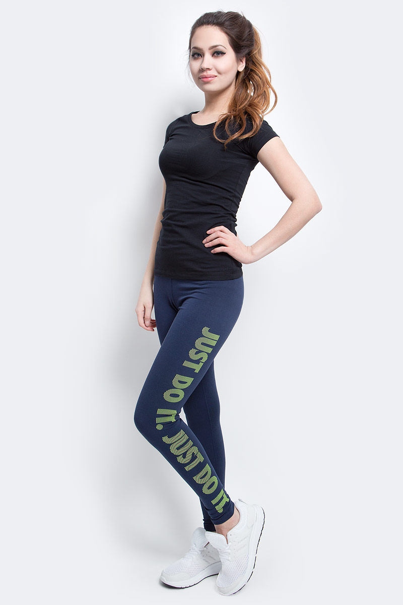 Тайтсы женские Nike Dry Training Tight, цвет: синий. 830558-451. Размер XS (40/42)830558-451 Тайтсы женские Nike Dry Training Tight, цвет: синий. 830558-451. Размер XS (40/42)830558-451Женские тайтсы от Nike выполнены из функционального материала Dri-FIT, который обеспечивает комфорт. Вставка в области шагового шва увеличивает диапазон движений, отвороты с плотной посадкой позволяют полностью сконцентрироваться на спорте.