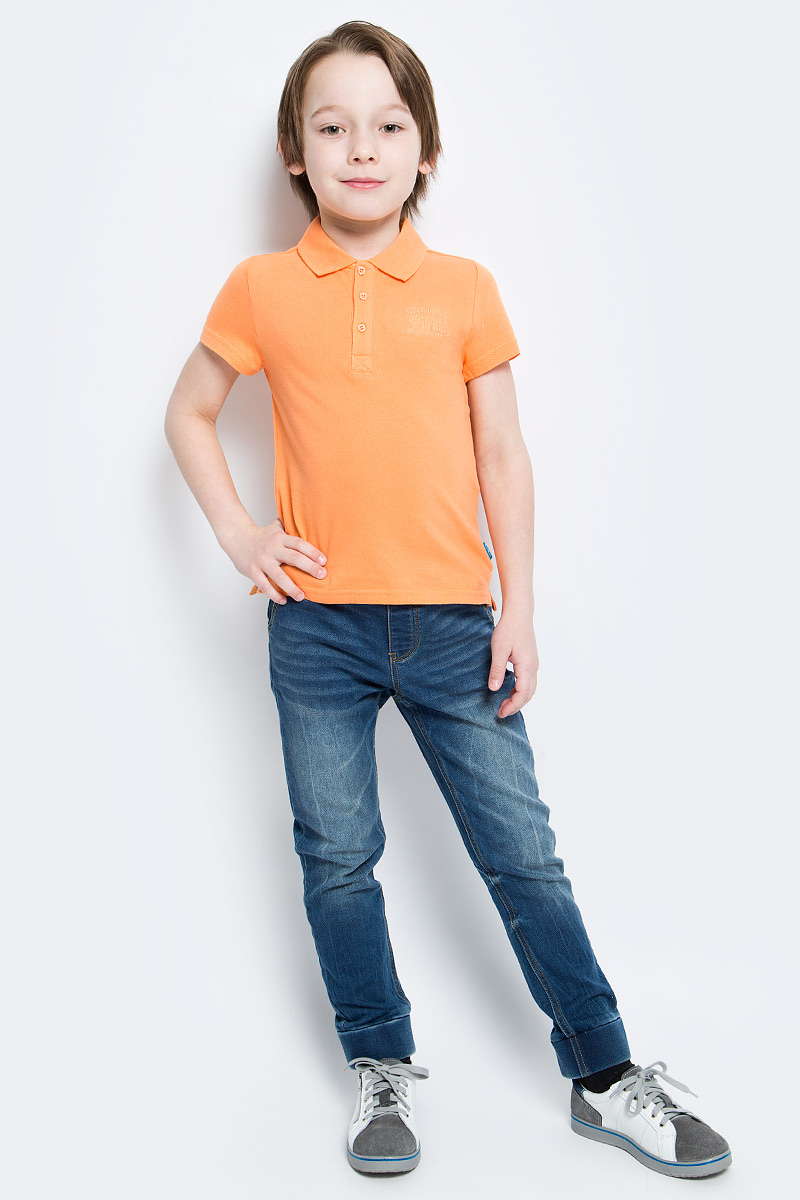 Поло для мальчика Button Blue, цвет: оранжевый. 116BBBB1406. Размер 116, 6 лет116BBBB1406 Поло для мальчика Button Blue, цвет: оранжевый. 116BBBB1406. Размер 116, 6 лет116BBBB1406Очаровательная футболка-поло для мальчика Button Blue идеально подойдет вашему ребенку. Изготовленная из 100% хлопка, она необычайно мягкая и приятная на ощупь, не сковывает движения и позволяет коже дышать, не раздражает даже самую нежную и чувствительную кожу ребенка, обеспечивая ему наибольший комфорт. Футболка-поло с короткими рукавами и отложным воротничком застегивается на три пуговицы сверху. Спинка модели удлинена, по бокам имеются небольшие разрезы. Спереди изделие украшено вышитыми надписями. Однотонная футболка-поло будет великолепно сочетаться с любыми вещами. Оригинальный современный дизайн и модная расцветка делают эту футболку стильным предметом детского гардероба. В ней ваш маленький мужчина будет чувствовать себя уютно, комфортно и всегда будет в центре внимания!
