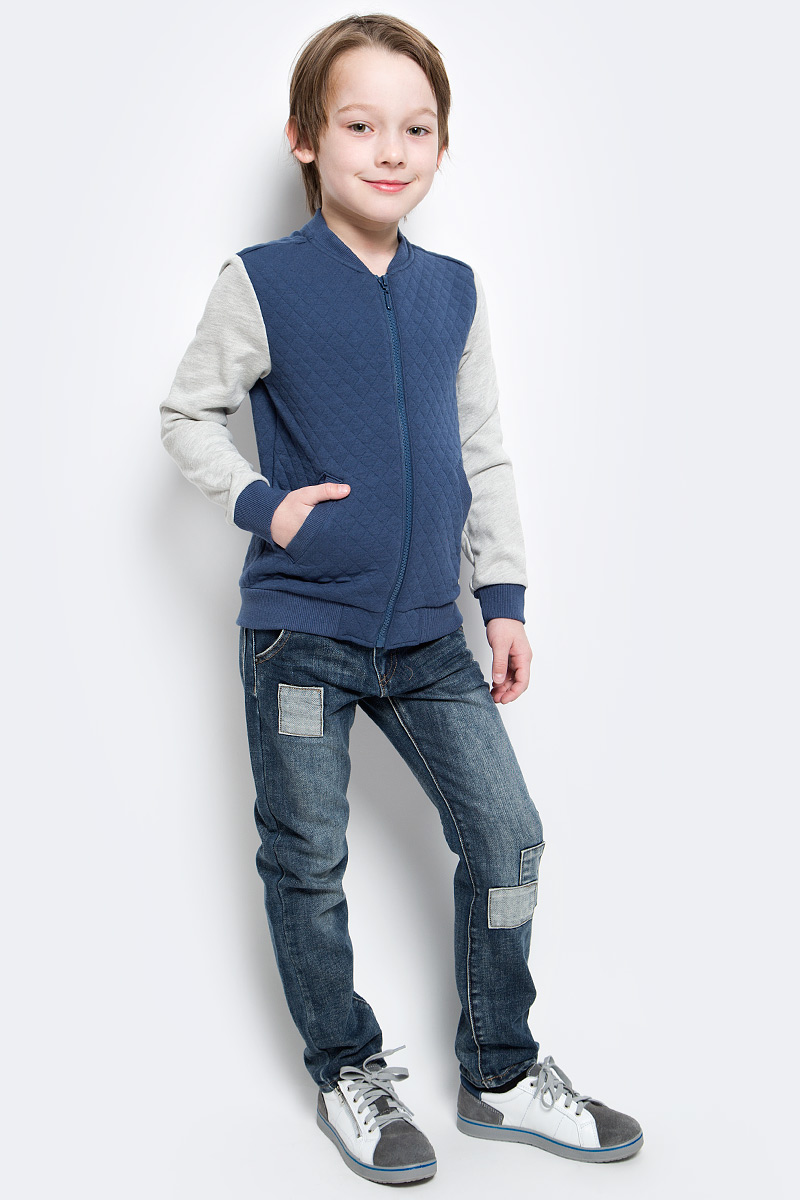 Толстовка для мальчика Button Blue Main, цвет: синий. 117BBBC16031000. Размер 146, 11 лет117BBBC16031000 Толстовка для мальчика Button Blue Main, цвет: синий. 117BBBC16031000. Размер 146, 11 лет117BBBC16031000Детская толстовка - хит прогулочного и домашнего гардероба! Модная, удобная, практичная, толстовка для мальчика - отличная вещь на каждый день. Комбинированная толстовка от Button Blue гарантирует прекрасный внешний вид, комфорт и свободу движений.