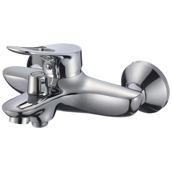 Смеситель для ванны РМС, с коротким изливом, цвет: хром. SL120-009ESL120-009E Смеситель для ванны РМС, с коротким изливом, цвет: хром. SL120-009ESL120-009EСмеситель для ванны с коротким литым изливом РМС предназначен для смешивания холодной и горячей воды. Изделие изготовлено из высококачественной первичной латуни, прочной, безопасной и стойкой к коррозии. Инновационные технологии литья и обработки латуни, а также увеличенная толщина стенок смесителя обеспечивают его стойкость к перепадам давления и температур. Переключение на душ: евро-переключение.В комплекте: эксцентрики, отражатели, металлический шланг для душа, лейка для душа. Картридж: 35 мм.Длина шланга: 1,5 м.Аэратор: пластиковый.