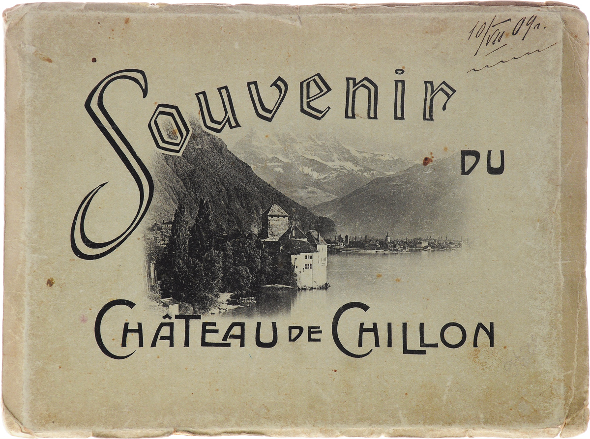 Souvenir du Chateau de ChillonZМ5000 Souvenir du Chateau de ChillonZМ5000Женева, начало XX века. Издание Jullien freres, Phot.-Editeurs.Типографская обложка.Сохранность хорошая.Вниманию читателей предлагается альбом с 20 черно-белыми видами Шильонского замка и его интерьеров.Шильонский замок расположен на Швейцарской Ривьере, у кромки Женевского озера, в 3 км от города Монтрё. Замок представляет собой комплекс из 25 элементов разного времени постройки. Замок стоит на скале, незначительно возвышающейся над поверхностью озера, и соединен с берегом мостом. Сочетание природных условий и особенностей постройки позволяли замку контролировать стратегически важную дорогу, пролегавшую между озером и горами. Долгое время эта дорога к Сен-Бернарскому перевалу служила единственным транспортным путём из Северной Европы в Южную.Не подлежит вывозу за пределы Российской Федерации.
