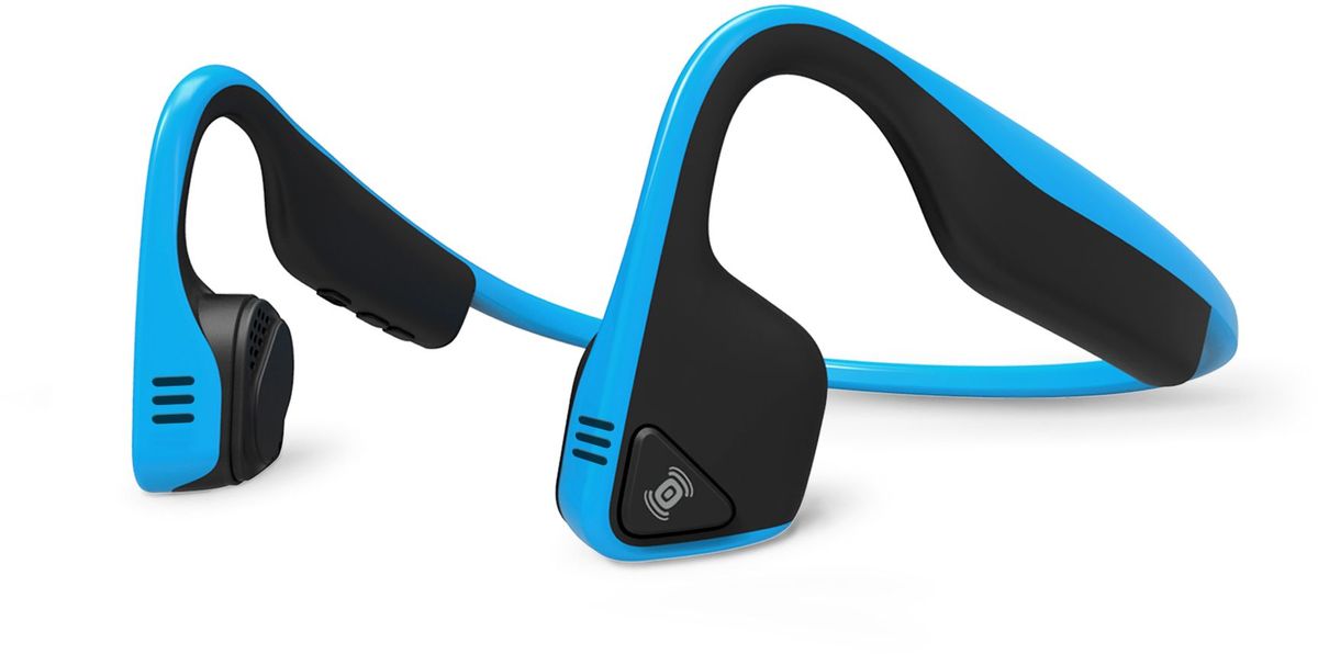 Aftershokz Trekz Titanium AS600, Blue беспроводные наушникиAS600OB Aftershokz Trekz Titanium AS600, Blue беспроводные наушникиAS600OBAftershokz Trekz Titanium AS600 - самые безопасные и комфортные наушники со звуком премиум качества.Разработчики Trekz Titanium улучшили концепт беспроводных наушников с костной проводимостью звука, соединив его со своими фирменными аудио технологиями, в результате чего на свет появились новые, ультра-современные беспроводные наушники для спорта Trekz Titanium.Корпус наушников защищён от влаги и пота, поэтому их можно использовать для пробежек и тренировок, в том числе на улице, даже под небольшим дождём.Наушники оснащены встроенным микрофоном с технологий шумоподавления, позволяющей с комфортом вести телефонные разговоры.Благодаря особенностям технологии костной проводимости звука ни музыка, которую слушает владелец, ни слова, которые произносит по телефону его собеседник, не слышны окружающим людям.