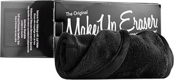 MakeUp Eraser салфетка для снятия макияжа черная000242 MakeUp Eraser салфетка для снятия макияжа черная000242Makeup Eraser Original (черная) уникальная салфетка, которая с невероятной легкостью снимает макияж, аккуратно очищая кожу лица абсолютно естественным образом. Салфетка воздействует без применения привычных средств для удаления декоративной косметики или умывания, значительно упрощает повседневный ритуал ухода и очищения, делает его приятным и легким.Секрет магических свойств салфетки Makeup Eraser заключается в особом переплетении полиэстеровых нитей. При производстве изделия поверхность ткани не подвергается никакой химической обработке, что гарантирует ее гипоаллергенность и безопасность применения, а для того, чтобы начать процедуру использования салфетки, достаточно просто хорошо смочить ее в чистой теплой воде. Салфетку Makeup Eraser можно с успехом применять для любого типа кожи, в том числе очень чувствительной, ее мягкое воздействие не вызывает раздражений или покраснений, высокий уровень качества ткани гарантирует длительное использование салфетки, а ее великолепные очищающие и ухаживающие свойства не снижаются даже после многократных стирок изделия.