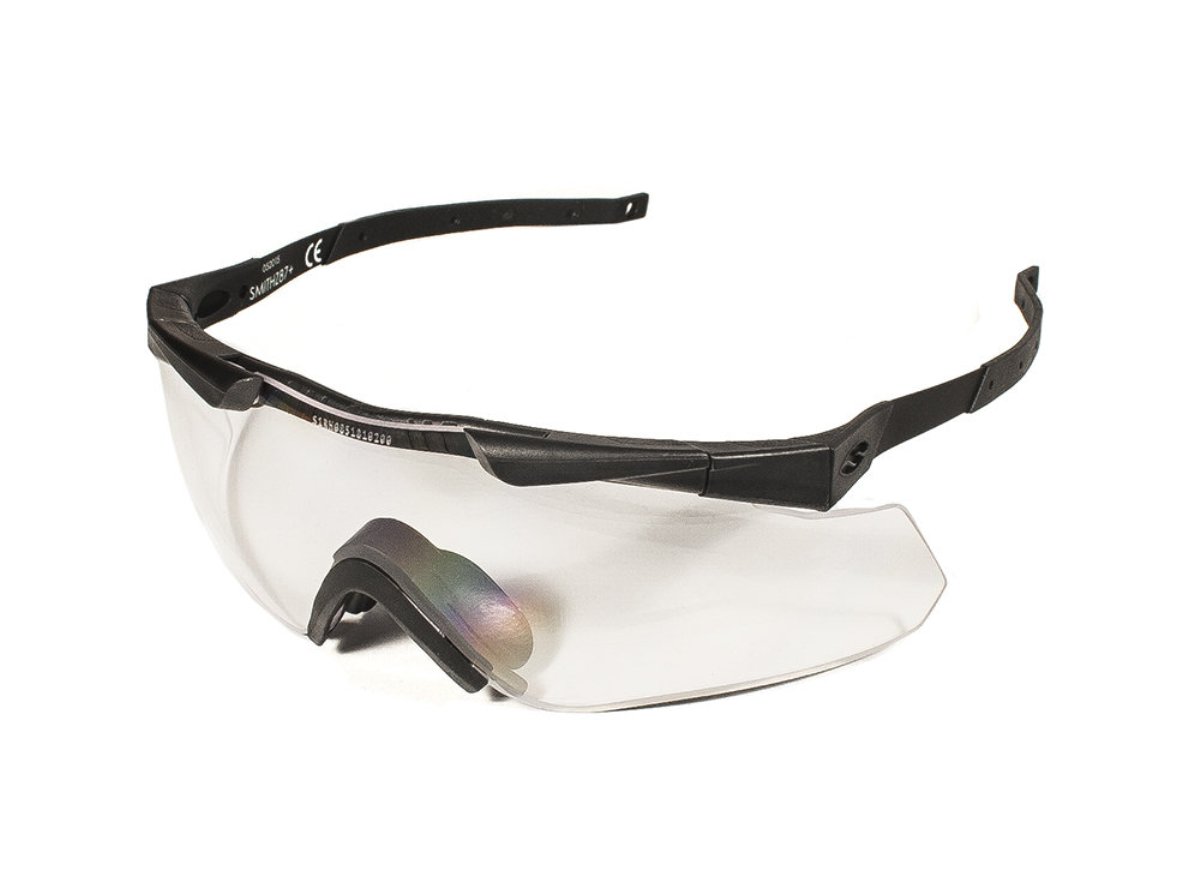 Защитные баллистические очки Smith Optics Aegis Echo II Compact, цвет: черныйAECHACBK15-2R Защитные баллистические очки Smith Optics Aegis Echo II Compact, цвет: черныйAECHACBK15-2RЗащитные баллистические очки Smith Optics Aegis Echo II Compact - надежная защита органов зрения при ведении стрельбы. Модель пригодится охотникам, участникам спортивных соревнований и любителям экстремальных видов спорта.Тонкие металлические дужки при необходимости отгибаются, не давят, позволяя использовать очки с наушниками или шлемом.Линзы изготовлены из поликарбоната. Прочный материал выдерживает прямое попадание дроби, а также характеризуется отличными оптическими качествами. Запатентованное покрытие защищает глаза от ультрафиолета, предотвращает запотевание. Новейшие технологии гарантируют точность изображения и снижение нагрузки на глаза.При ярком освещении рекомендуется использовать затемненные линзы.