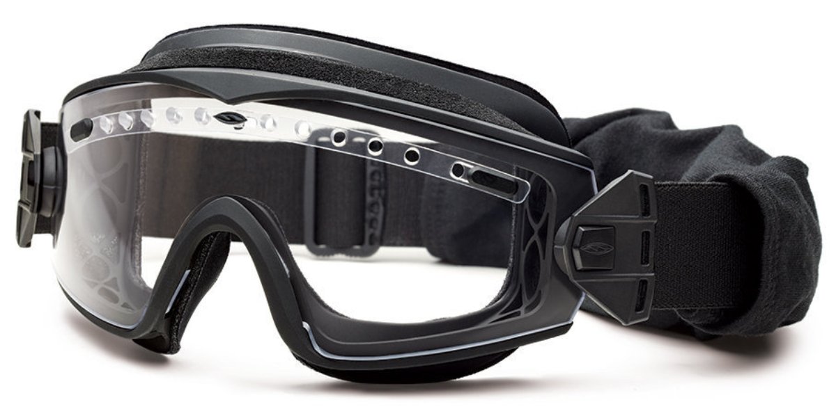 Защитные баллистические очки Smith Optics Lopro Regulator, цвет: черныйLPG01BK12-2R Защитные баллистические очки Smith Optics Lopro Regulator, цвет: черныйLPG01BK12-2RЗащитные баллистические очки Smith Optics Lopro Regulator специально разработаны для использования с приборами ночного видения, установленными на шлем, и избегания дополнительной дисторсии поля зрения.Низкопрофильная маска надежно фиксируются на голове широким 35-миллиметровым эластичным ремешком. Цвет оправы и ремешка черный.Прозрачные линзы со светопропусканием 90% и дополнительные сменные линзы со светопропусканием 15% для использования в условиях повышенной освещенности. Все линзы полностью защищают от любого ультрафиолетовго излучения.Специальное покрытие предохраняет линзы от царапин и запотевания.Очки-маска соответствуют стандарту баллистической защиты.Система вентиляции гарантирует отсутствие внутреннего запотевания и может регулироваться как правой, так и левой рукой. Комплект поставки:Очки-маска Lopro Regulator с прозрачными линзамиСменные затемненные линзы в матерчатом чехле Плотный футляр для переноски и хранения Картонная упаковочная коробка