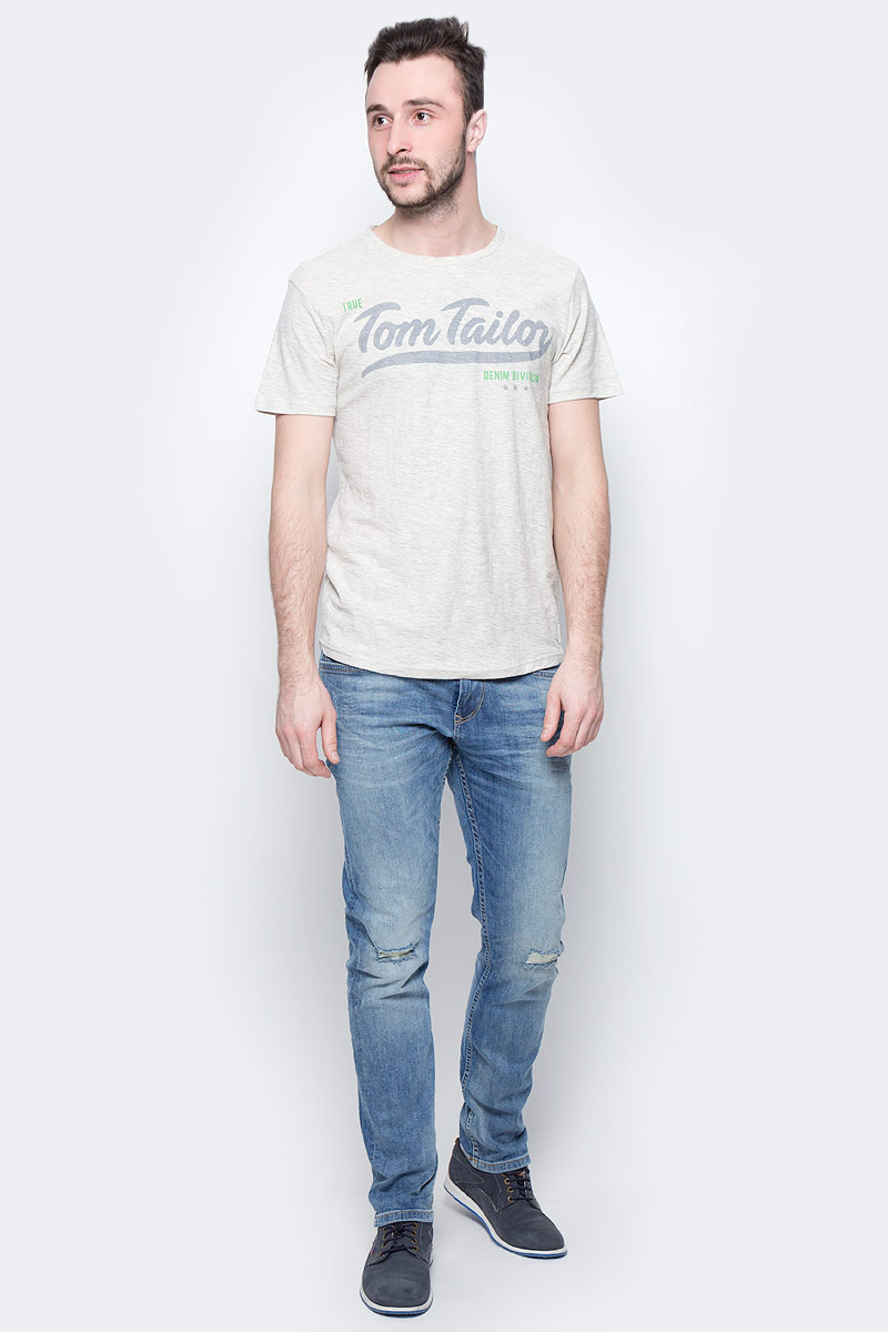 Футболка мужская Tom Tailor Denim, цвет: бежевый. 1037906.00.12_2608. Размер L (50)1037906.00.12_2608 Футболка мужская Tom Tailor Denim, цвет: бежевый. 1037906.00.12_2608. Размер L (50)1037906.00.12_2608Мужская футболка Tom Tailor выполнена из хлопка. Модель с круглым вырезом горловины и короткими стандартными рукавами. Спереди оформлена принтом.