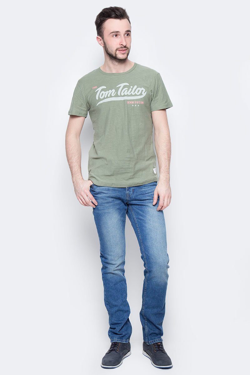 Футболка мужская Tom Tailor Denim, цвет: хаки. 1037906.00.12_7057. Размер S (46)1037906.00.12_7057 Футболка мужская Tom Tailor Denim, цвет: хаки. 1037906.00.12_7057. Размер S (46)1037906.00.12_7057Мужская футболка Tom Tailor выполнена из хлопка. Модель с круглым вырезом горловины и короткими стандартными рукавами. Спереди оформлена принтом.