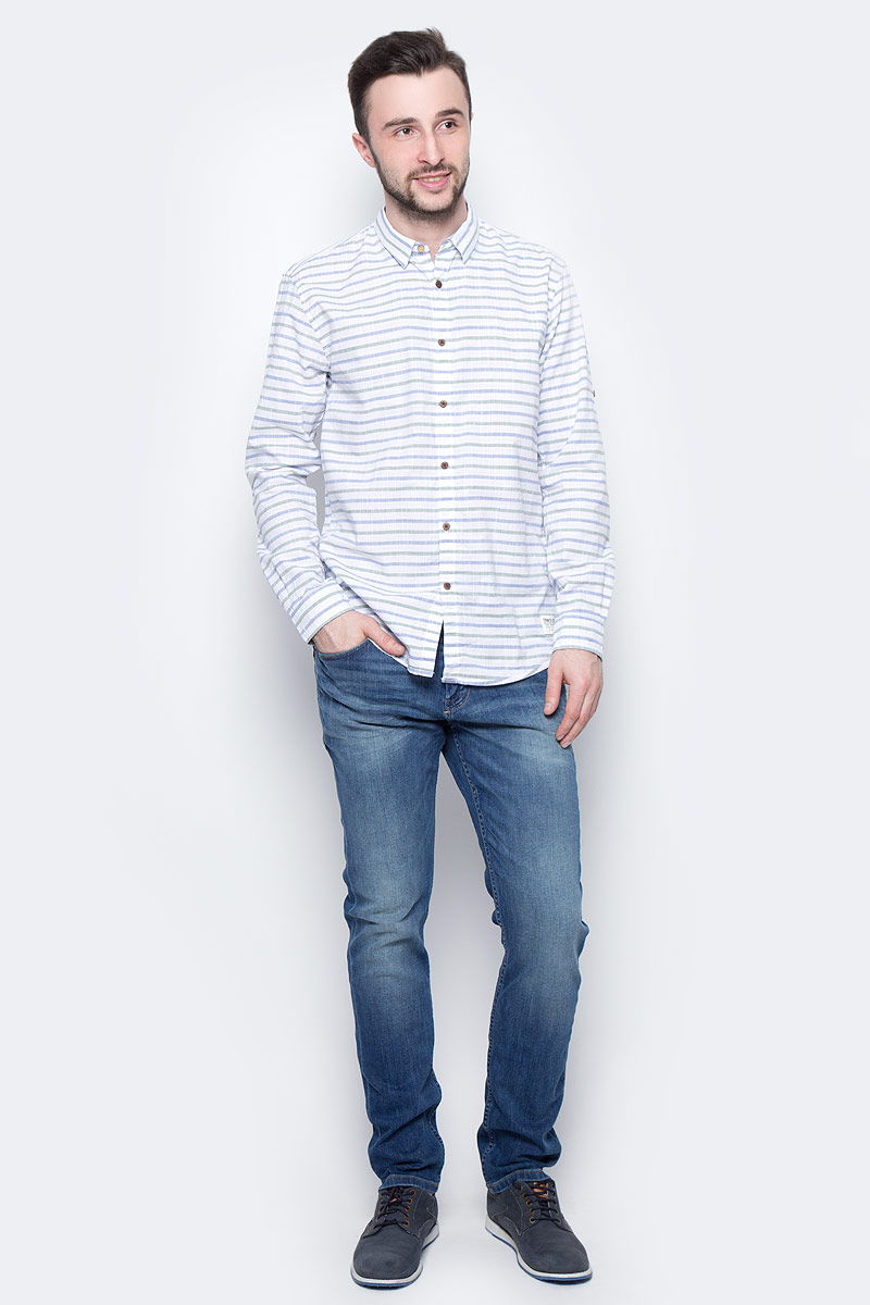 Рубашка мужская Tom Tailor Denim, цвет: белый, голубой, хаки. 2033365.00.12_6696. Размер M (48)2033365.00.12_6696 Рубашка мужская Tom Tailor Denim, цвет: белый, голубой, хаки. 2033365.00.12_6696. Размер M (48)2033365.00.12_6696Мужская рубашка Tom Tailor Denim поможет создать отличный современный образ. Модель изготовлена из хлопка. Рубашка с отложным воротником и длинными рукавами застегивается по всей длине на пуговицы. Манжеты рукавов оснащены застежками-пуговицами.Оформлено изделие принтом в полоску.Такая рубашка станет стильным дополнением к вашему гардеробу, она подарит вам комфорт в течение всего дня!
