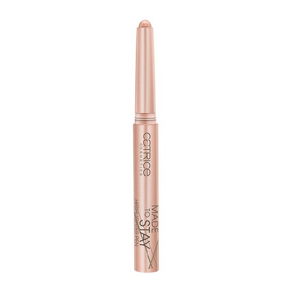 Catrice Тени для век, хайлайтер Made To Stay Highlighter Pen 040 золотистый 1,64 гр20069 Catrice Тени для век, хайлайтер Made To Stay Highlighter Pen 040 золотистый 1,64 гр20069Этот хайлайтер в карандаше - незаменимый инструмент для создания по-настоящему идеального макияжа! Нежная кремовая текстура позволяет легко нанести и растушевать продукт, великолепно подчеркнув таким образом всю выразительность взгляда! Безусловным преимуществом продукта является также его автоматическая конструкция, благодаря которой хайлайтер не нуждается в заточке.