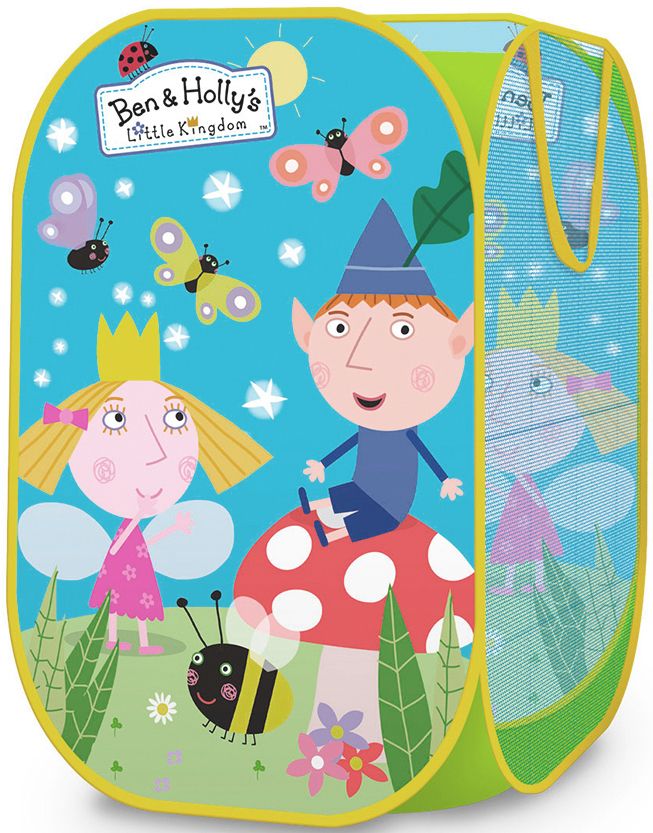 Ben&Holly Корзина для игрушек32778 Ben&Holly Корзина для игрушек32778Корзина для игрушек Бен и Холли - это прекрасное решение для хранения детских игрушек. Вместительная корзина с самораскладывающимся пластиковым каркасом легко складывается и раскладывается, компактна в сложенном виде. На две ее стороны нанесены изображения любимых персонажей, две другие стороны - сетчатые, что способствует свободной вентиляции и хорошему обзору содержимого корзины для более легкого нахождения игрушек. Боковые ручки удобны для переноски. Товар сертифицирован, изготовлен из полиэстера с пластиковыми элементами. Упаковка - чехол с вкладышем.