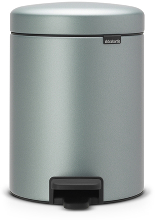 Бак мусорный Brabantia NewIcon, с педалью, цвет: мятный металлик, 5 л. 112942112942 Бак мусорный Brabantia NewIcon, с педалью, цвет: мятный металлик, 5 л. 112942112942Этот 5-литровый бак с педалью идеально подходит для ванной, туалета или детской комнаты. Бесшумный - плавное закрывание крышки и необыкновенно мягкий ход педали. Не пропускает запах - плотно прилегающая крышка. Устойчивый - специальное устройство, предотвращающее опрокидывание бака. Не повреждает пол - нескользящее основание. Удобная очистка - съемное внутреннее пластиковое ведро. Всегда опрятный вид - в комплекте идеально подходящие по размеру мешки для мусора PerfectFit (размер В). Изготовлен на 40% из переработанных материалов, подлежит вторичной переработке вместе с упаковкой на 98%. Сертификат соответствия концепции регенерации Cradle to Cradle.