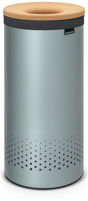 Бак для белья Brabantia, 35 л. 104381104381 Бак для белья Brabantia, 35 л. 10438110438135-литровый бак для белья Brabantia выполнен из стойких к коррозии материалов и идеально подходит для влажных помещений. Благодаря классическому дизайну бак легко впишется в интерьер Вашей ванной комнаты!Изготовлен из коррозионностойких материалов (нержавеющая сталь и пластик).Металлическая крышка с отверстием, которое позволяет положить мелкие предметы в бак, не открывая крышку.Пластиковое защитное кольцо предотвращает повреждение пола. Вентиляционные отверстия на корпусе позволяют содержимому бака дышать, что позволяет избежать появления неприятного запаха. Съемный мешок для белья легко менять. Благодаря прорезиненным краям мешок не соскальзывает в корзину. В комплект входит съемный моющийся мешок для белья. •Гарантия 10 лет.